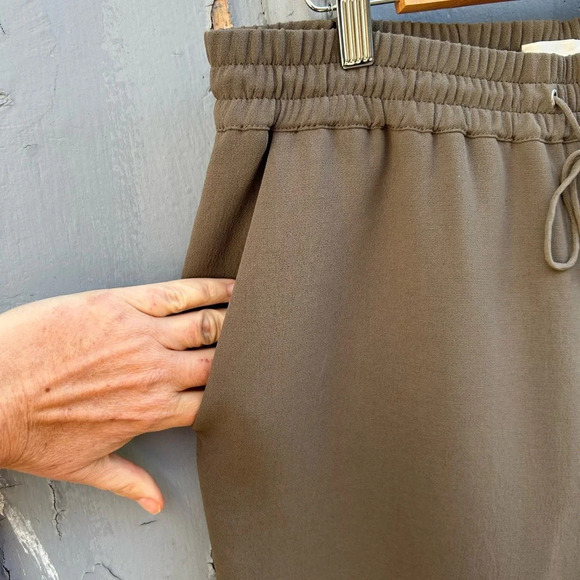 Aritzia Wilfred Khaki Buffon Pant Joggers,  size M - Picture 6 of 12